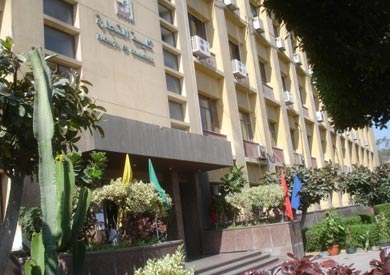 كلية التجارة فى جامعة عين شمس